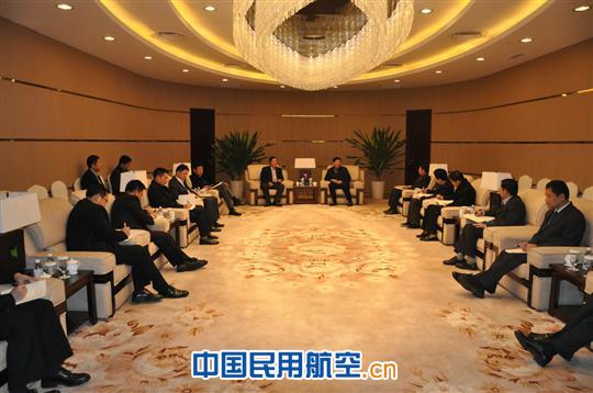 东航党委书记与四川、武汉两公司班子举行见面会