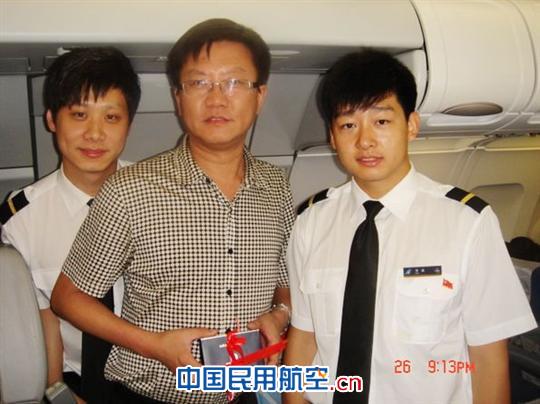 南航北方雪松乘务组开展特色机上娱乐活动