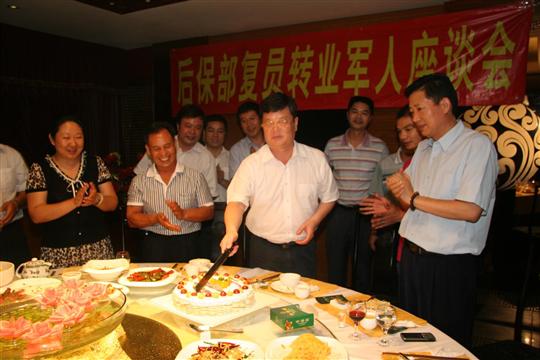 南航珠海公司后勤保障部召开复转军人座谈会