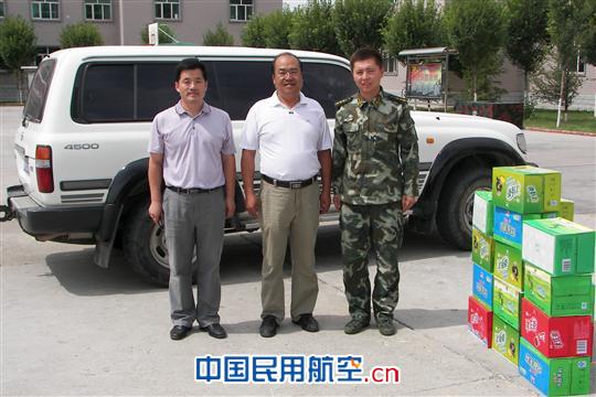 庆“八一”走访慰问  送清凉拥军优属