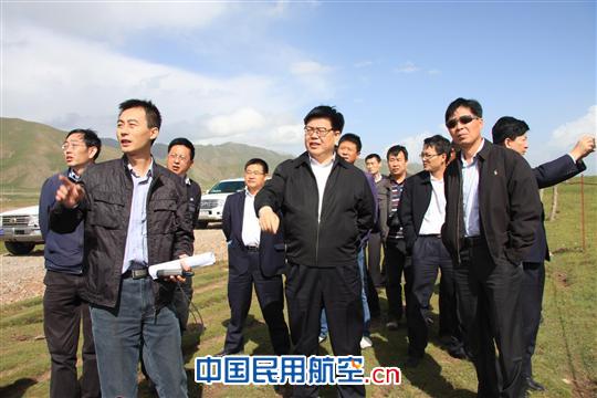 民航局王昌顺副局长踏勘青海祁连机场场址
