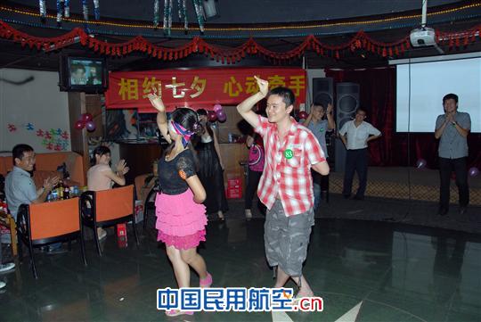 三亚空管站青年携手移动三亚分公司开展联谊活动