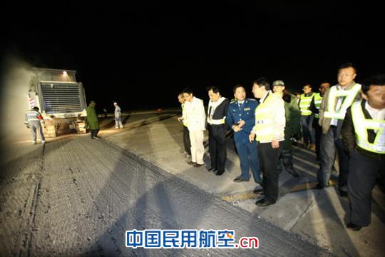 南苑机场改建跑道盖被 北京监管局深夜监察