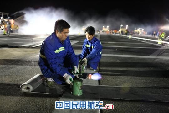 南苑机场改建跑道盖被 北京监管局深夜监察