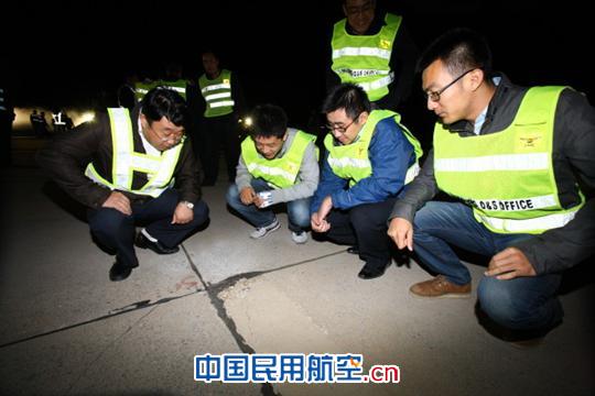 南苑机场改建跑道盖被 北京监管局深夜监察