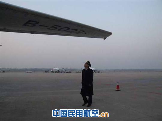 南航河南分公司飞行部通宵飞行迎战春运首场大雾