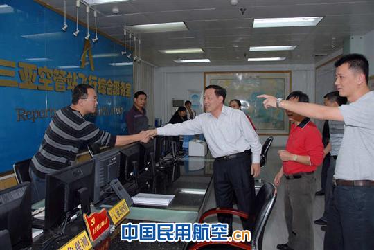 海南空管分局领导到三亚空管站慰问一线员工