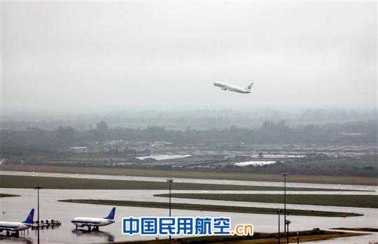 大雾致海口美兰机场120多航班延误