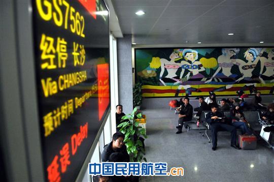 大雾致海口美兰机场120多航班延误