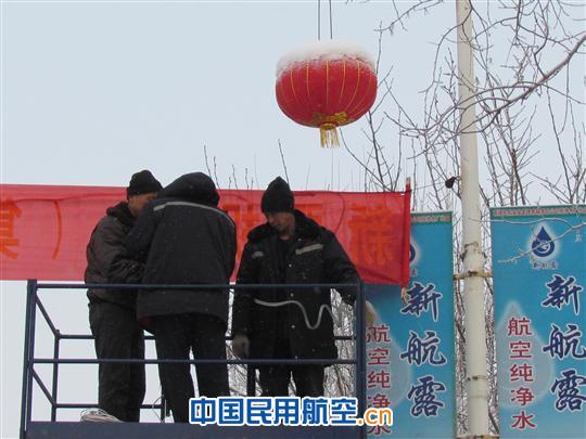 新疆机场小区张灯结彩迎新春 节日气氛浓