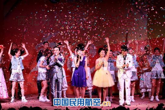 龙腾舞乐、银燕高飞：东航西北开展新年联欢