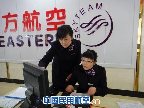 聋哑客除夕急回家 东航甘肃售票员温暖助成行