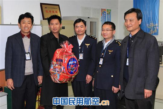 昆明巫家坝机场,昆明长水机场领导慰问一线员工