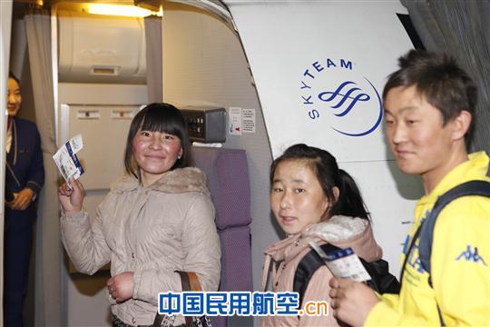 南航温情速递图瓦少年万里求学路