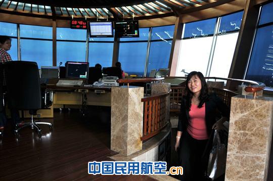 赵秀华 三尺管制塔台续写人生