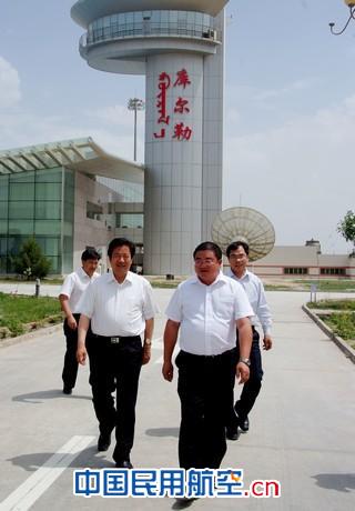 新疆维吾尔自治区领导调研库尔勒机场