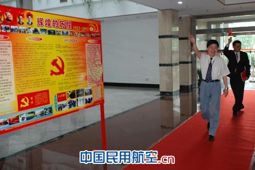 东方飞培隆重举办庆祝建党九十周年汇演