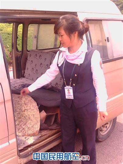 青岛机场停车场启动应急预案灭“火车”