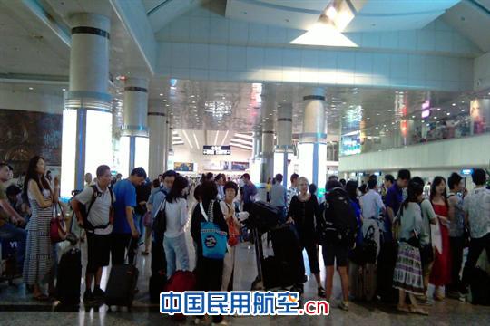 大连机场再次出现低云大雾天气造成大面积延误