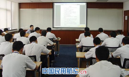 东航人力资源优化 首批专改兼安全员开始培训