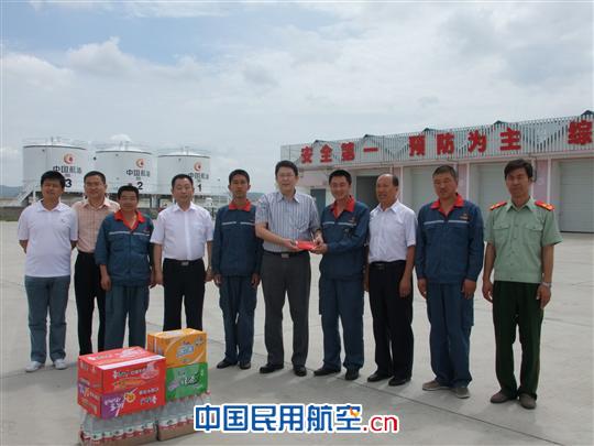 中国航油华北公司到内蒙古分公司一线“送凉爽”