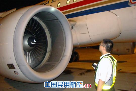 东航工程技术公司战高温、防雷雨 守护适航安全