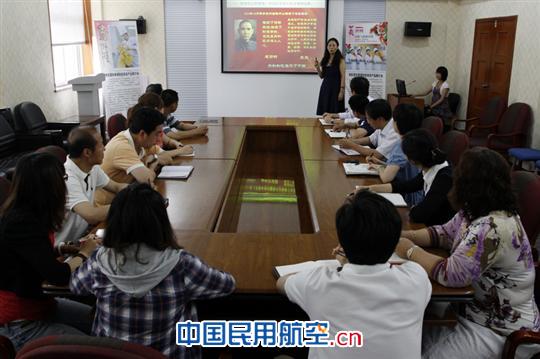 大连航食开展“讲党课、温誓词”活动