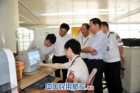 东航集团刘绍勇总经理和东航股份李养民书记在南苑机场检查指导工作 东航集团刘绍勇总经理一行赴中联航安全工作检查