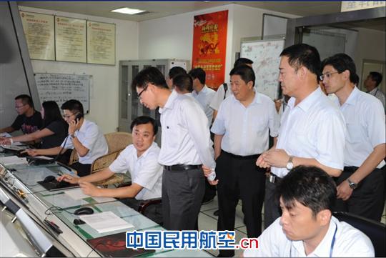 西北地区管理局王志清局长一行咸阳机场检查工作