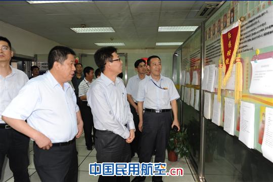 西北地区管理局王志清局长一行咸阳机场检查工作