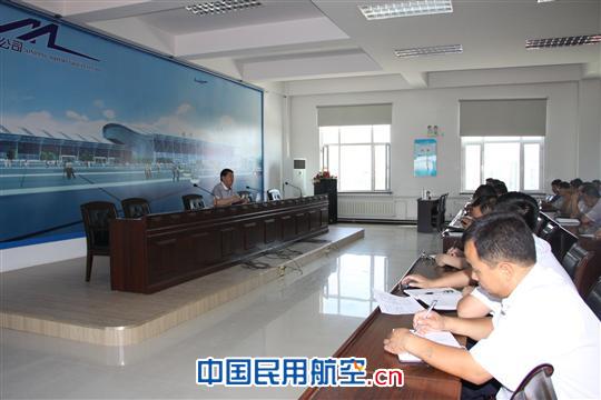 喀什“7·30   7·31事件宣讲团”在喀什机场宣讲