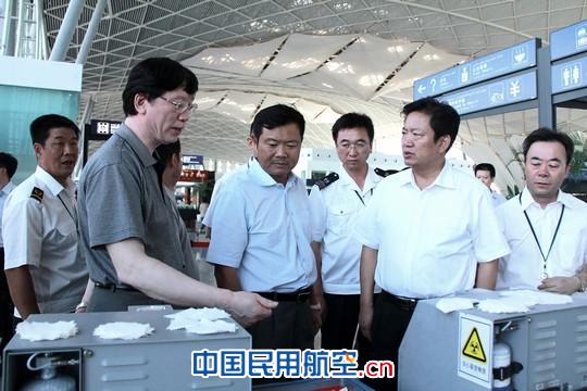 民航局副局长李健赴新疆民航检查工作