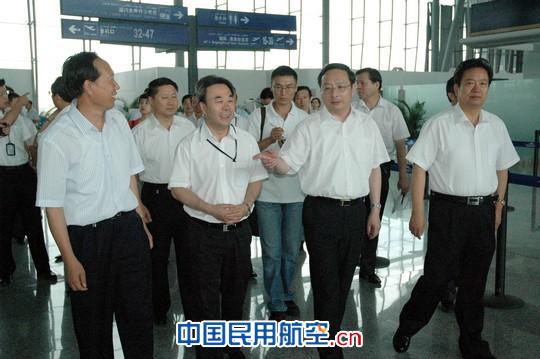 自治区领导赴新疆民航检查亚博会服务保障工作