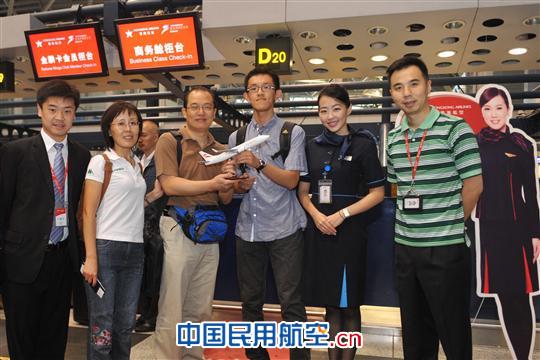 香港航空开“免费直通航班”接北京高考状元赴港