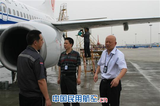 坚持“四颗心” 做强服务理念