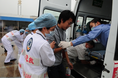 宁波机场举行航空器炸弹威胁应急救援综合演练