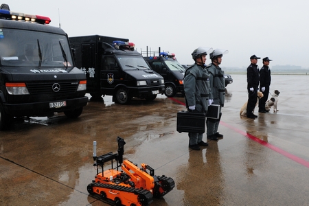宁波机场举行航空器炸弹威胁应急救援综合演练