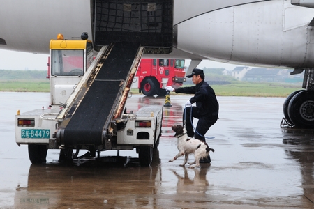 宁波机场举行航空器炸弹威胁应急救援综合演练