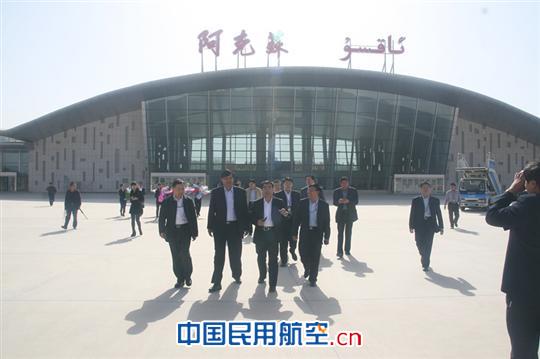 阿克苏机场“阿克苏-乌鲁木齐-上海虹桥”航线首航 “阿克苏-乌鲁木齐-上海虹桥”航线22日成功首航