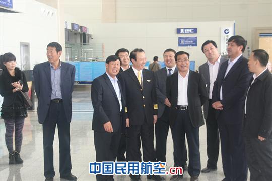 阿克苏机场“阿克苏-乌鲁木齐-上海虹桥”航线首航 “阿克苏-乌鲁木齐-上海虹桥”航线22日成功首航