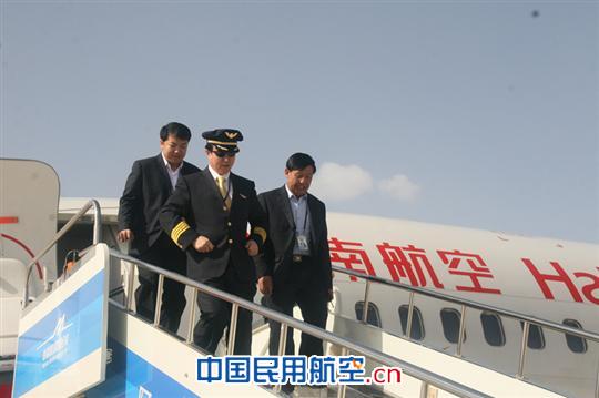 阿克苏机场“阿克苏-乌鲁木齐-上海虹桥”航线首航 “阿克苏-乌鲁木齐-上海虹桥”航线22日成功首航