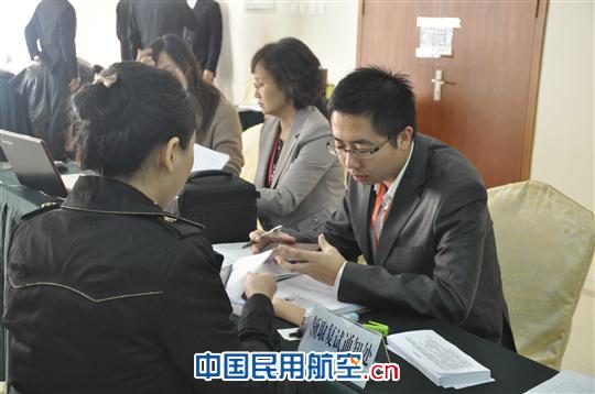 东航招乘火爆京城  姐妹齐飞成就梦想