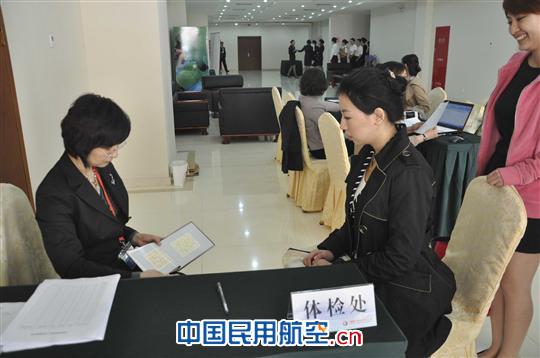 东航招乘火爆京城  姐妹齐飞成就梦想