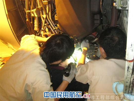 深航广州维修分部首次独立更换A320发动机燃油泵