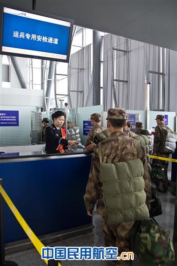 乌机场安检总站全力以赴保障2011年空运新老兵