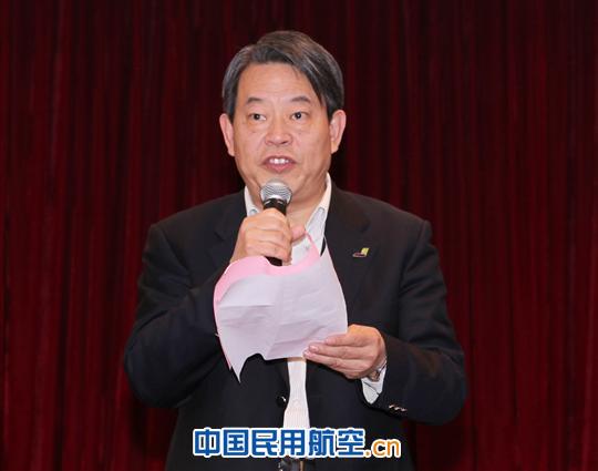 图:成都航空董事长、党委书记王文斌在首航晚宴活动上讲话 成都航空开通成都至上海浦东航线