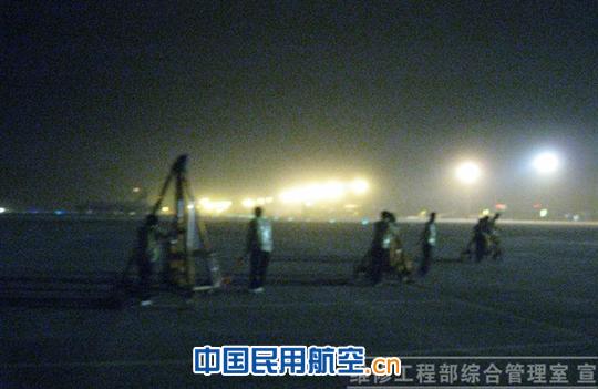 已“退休”飞机进行维修人员顶升飞机培训