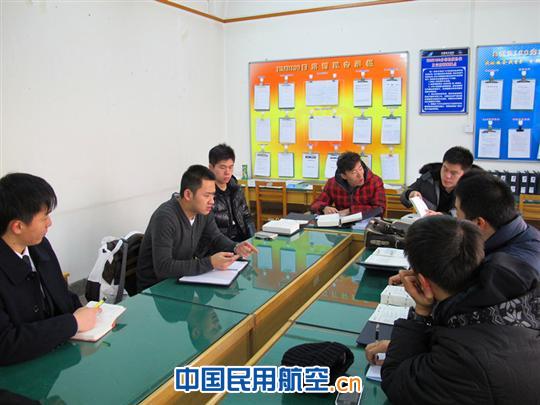 南航新疆飞行部深入开展为民服务 创先争优活动