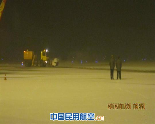 山西监管局对太原机场除冰雪工作开展现场监察