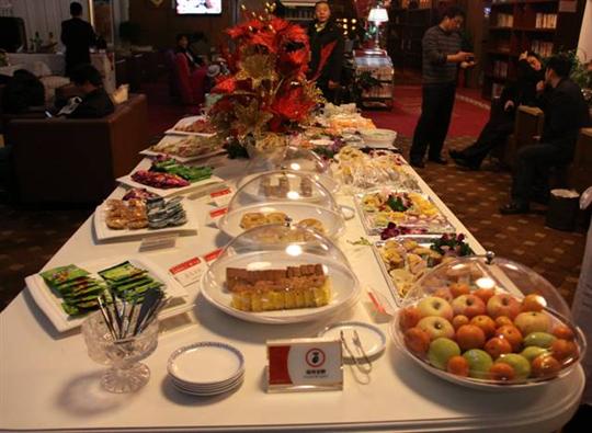 新疆航食龙腾虎跃迎佳节  菜肴飘香贺新春